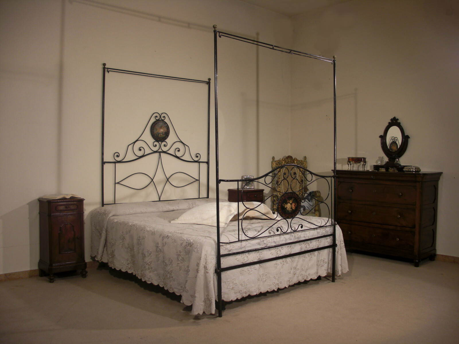 letto ferro baldacchino dipinto olio epoca 800 iron canopy bed painted in oil from the 19th century